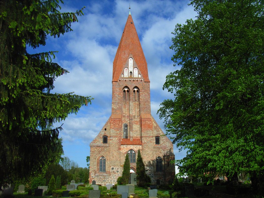 Parkentin-Kirche-Backsteingotik-Doberaner-Domaene